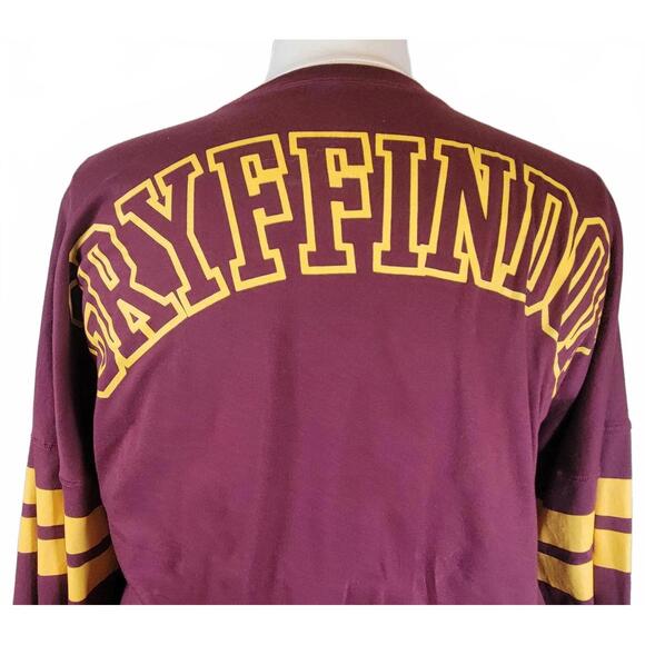 Wizarding World Gryffindor Quidditch Team Captain Women's Tshirt XL - Picture 4 of 6
